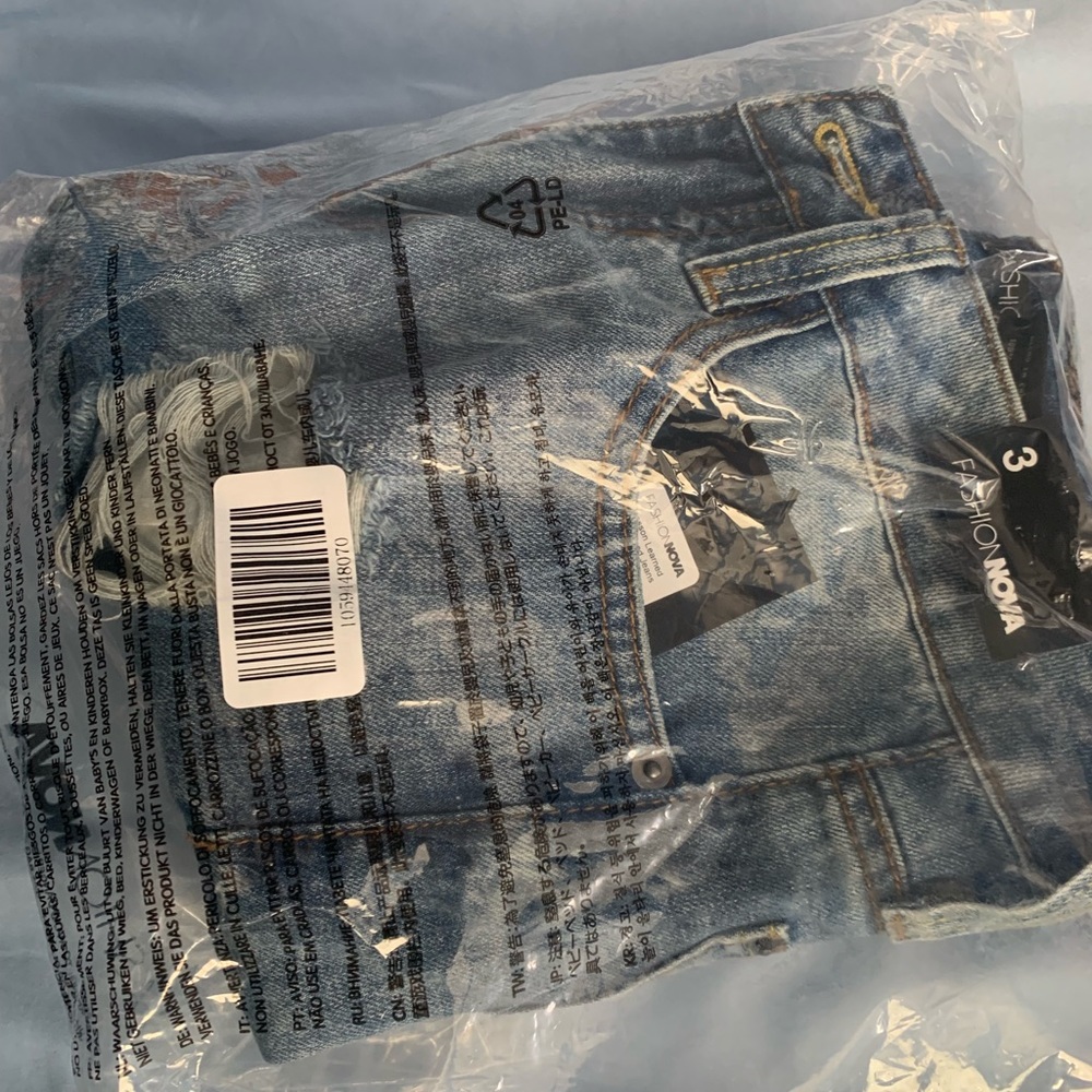 Fashion Nova- LESSON LEARNED DISTRESSED JEANS!!!